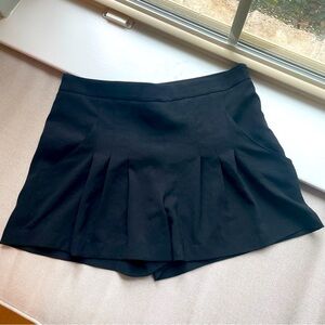 BCBGMAXAZRIA Runway “the socialite” adorable black shorts